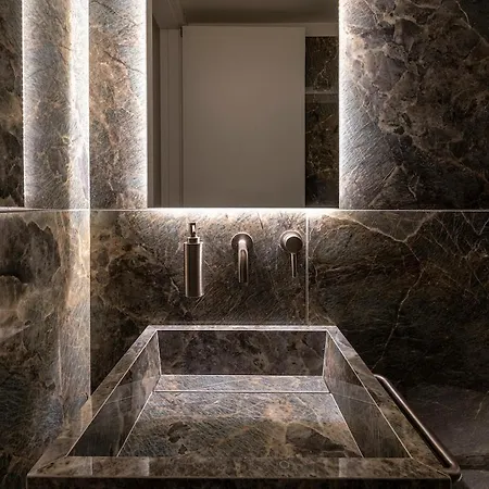 Quiet Luxury Retreat Design & Comfort Al Duomo Appartement