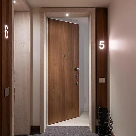 Quiet Luxury Retreat Design & Comfort Al Duomo * Milaan